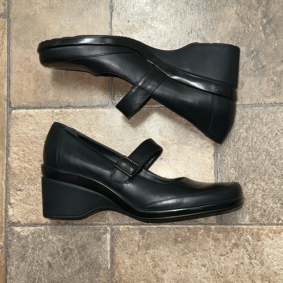 Rockport Size 6 - Picture 2 of 8